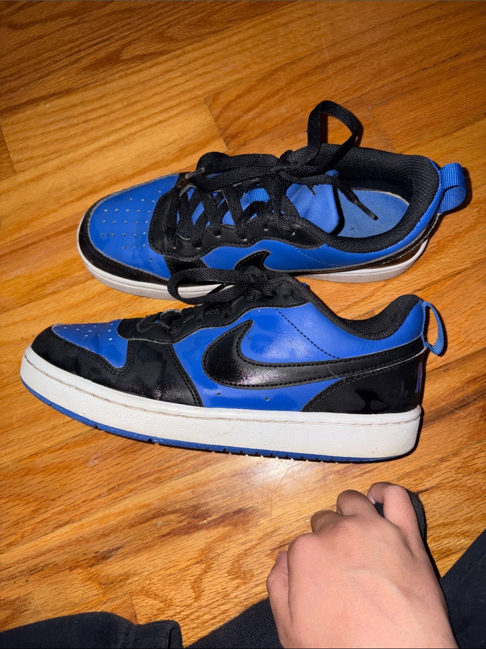 Nike Kids Black and Blue Low-Top Sneakers
